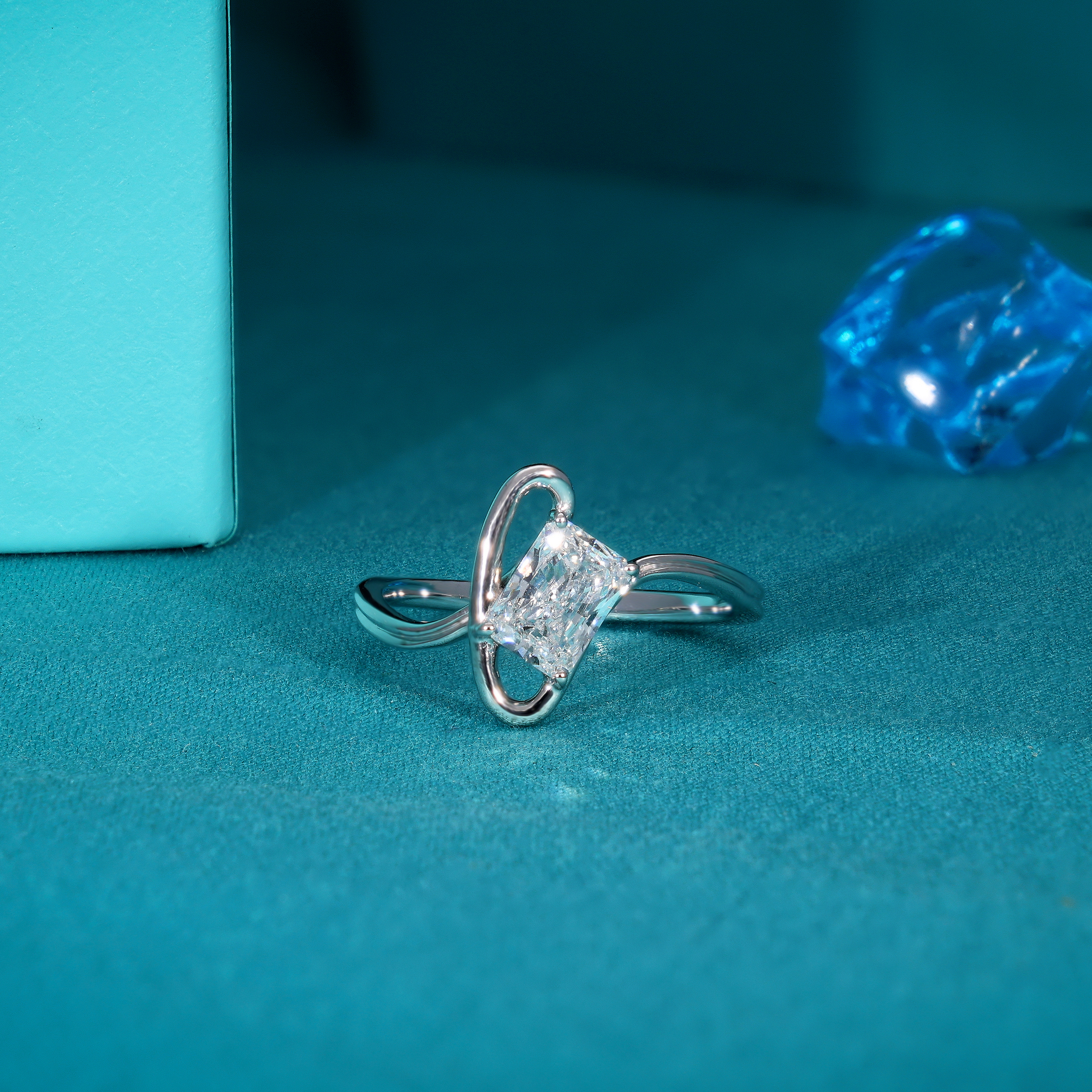 Lab Grown Diamonds - Radiant Cut Wavy Ring